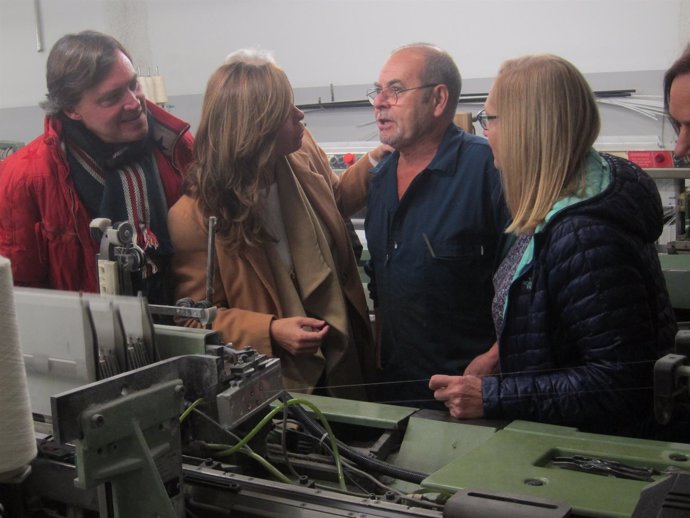 A.Sánchez-Camacho visita la fábrica textil Texfiltra en Sabadell 