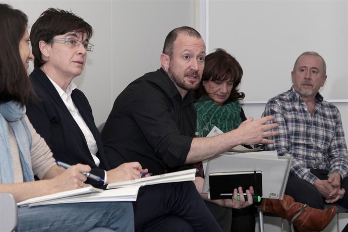 Edurne Eguino presenta estrategia para barrios del sur de Pamplona.