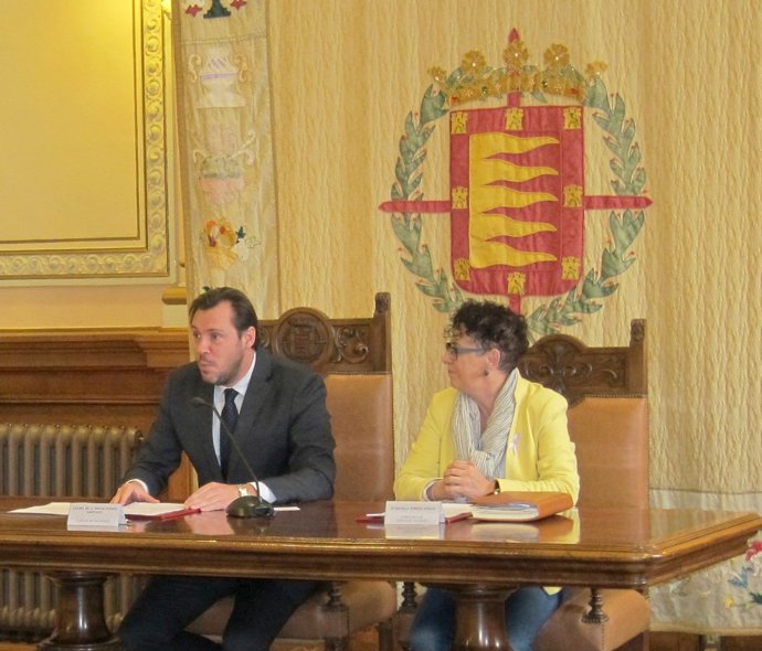 Óscar Puente con Rafaela Romero