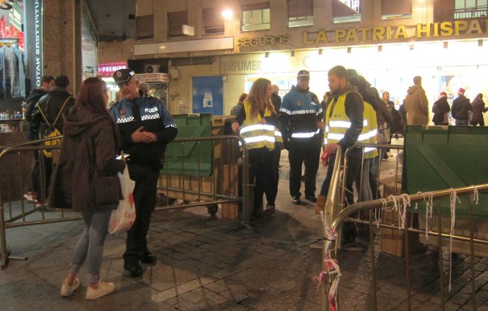 Uno de los controles de acceso en la Nochevieja Universitaria.