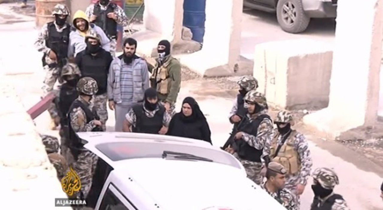 Al Qaeda entrega 16 militares al Ejército libanés a cambio de trece prisioneros