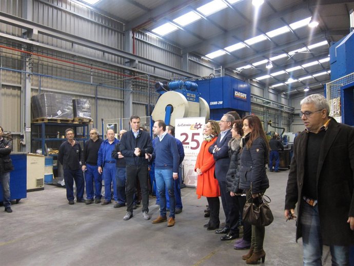 Luena habla en Esmaltaciones La Estrella ante Pedro Sánchez