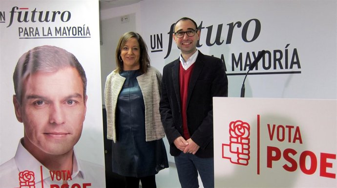 Iratxe García junto al cabeza de lista socialista al Congreso por Salamanca.