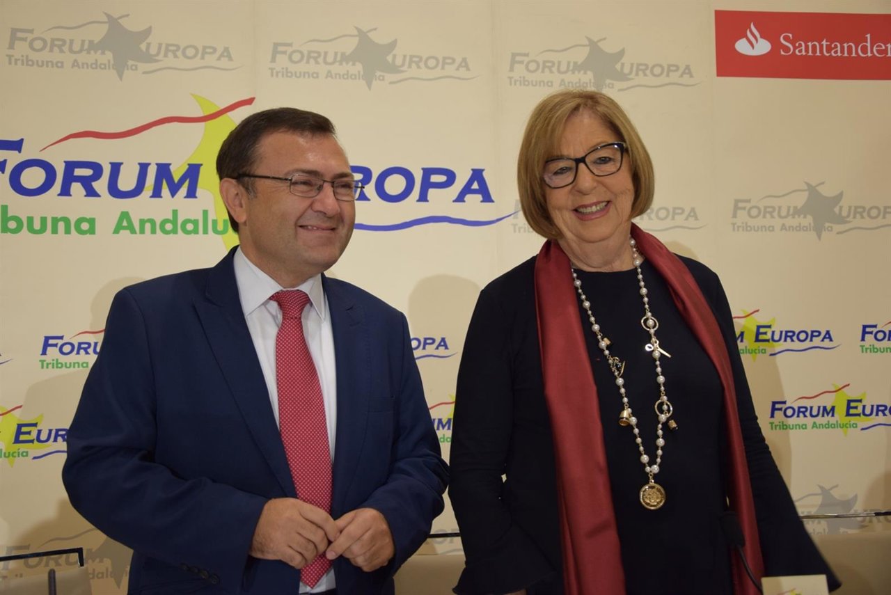 Miguel Ángel Heredia PSOE y consejera Educación Adelaida de la Calle