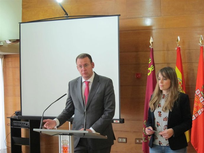 José Guillén y Rebeca Pérez, en la rueda de prensa