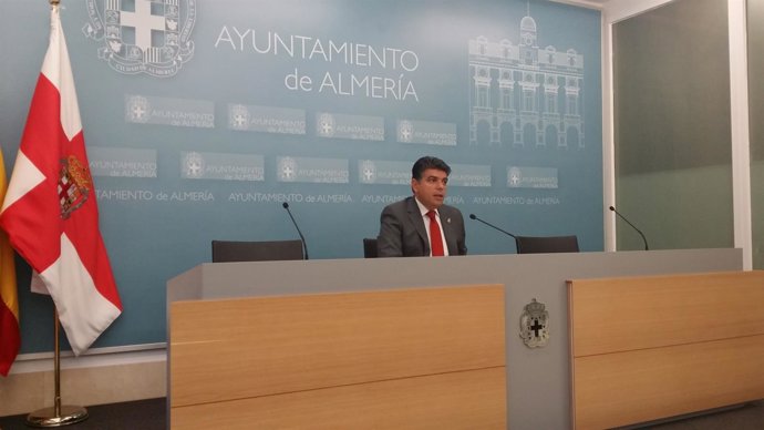 El portavoz del grupo municipal de Ciudadanos, Miguel Cazorla