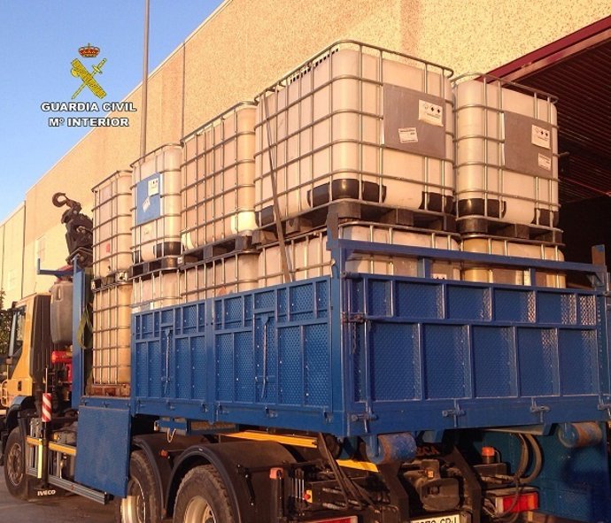 Gasoil recuperado por la Guardia Civil. 