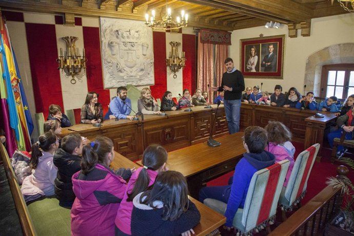 Alumnos del Matilde de la Torre en el Ayuntamiento