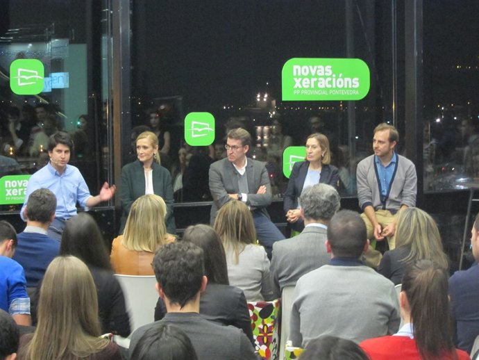Cristina Cifuentes, con Alberto Núñez Feijóo y Pastor en Vigo.