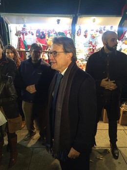 El pte.Artur Mas en la Fira de Santa Llúcia de Barcelona