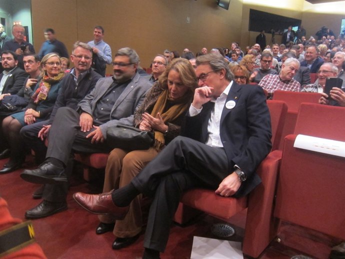 El pte.Artur Mas y su mujer, Helena Rakosnik