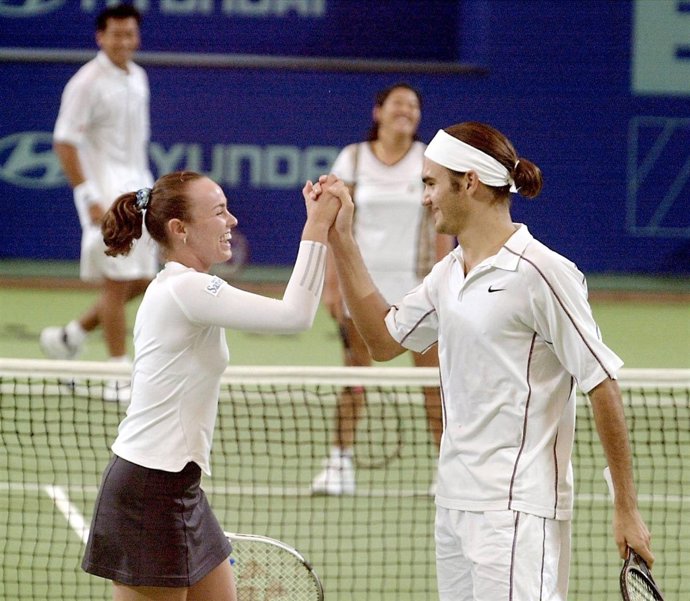 Roger Federer y Martina Hingis en un torneo de dobles en 2000