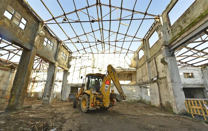 Inicio derribo nave Varadero 