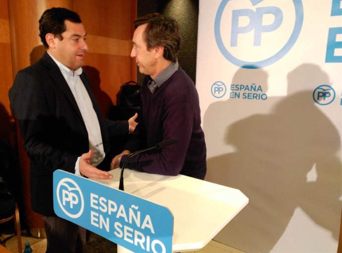 Moreno dialoga con Hernando antes del acto público en Almería