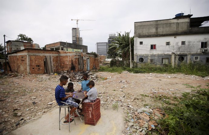 Wider Image: Fighting Olympic Eviction in Rio Favela