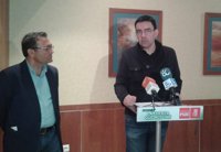 Jiménez (PSOE-A) dice que hay una "disputa muy seria" entre Iglesias y Rivera para ser "comparsa del PP"