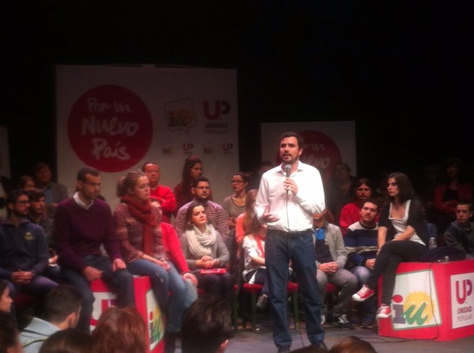 Alberto Garzón interviene en un acto en Sevilla