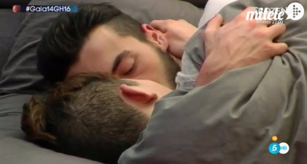 ARITZ Y HAN SE BESAN/GRAN HERMANO 16