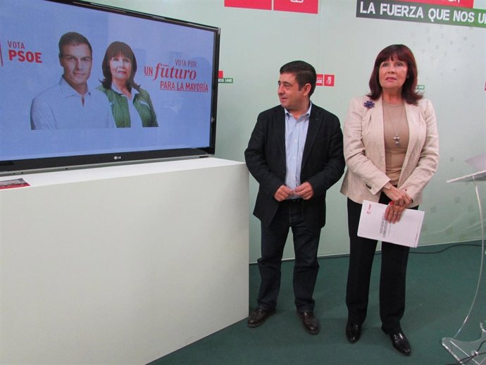 Rueda de prensa del PSOE en Jaén con Francisco Reyes y Micaela Navarro