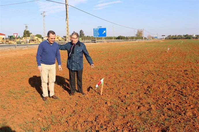 Zoido y Bueno asisten a las obras del desdoble de la N-IV