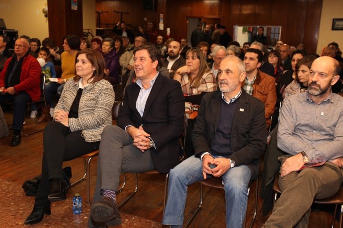 Mitin del PSdeG en Ribeira, con Besteiro y Pilar Cancela