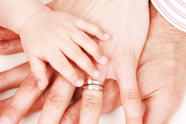 Familia, manos, anillo