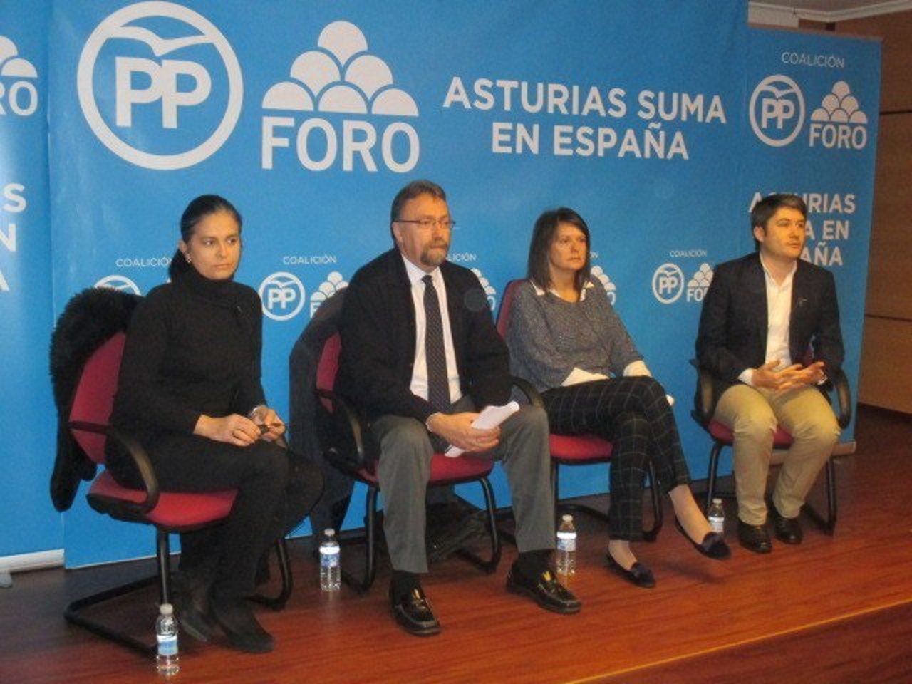 Susana López Ares, segunda por la derecha