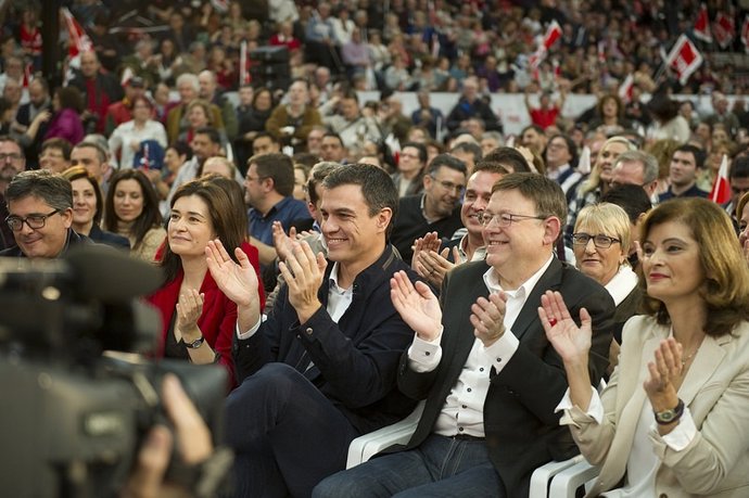 Sánchez, Puig y Botella en el acto de este domingo en Valencia