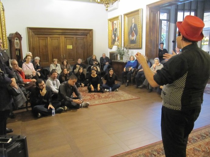 Espectáculo de magia en el Palauet Casades