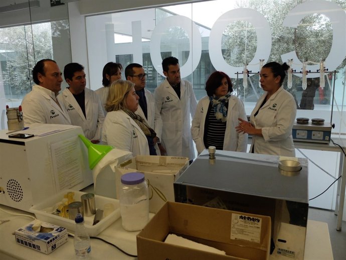 Visita del PSOE de Granada a la empresa Aceites Maeva
