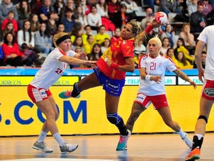 Marta Mangué, selección española de balonmano