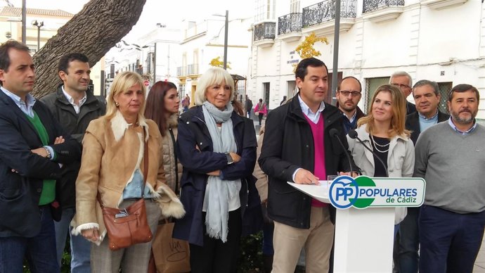 Juanma Momreno en un acto de campaña en Sanlúcar de Barrameda