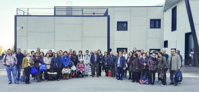 Usuarios del programa 'Por tu salud mójate' en el Balneario de Zújar.