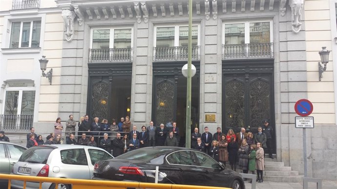 Minuto de silencio ante el CGPJ por los policías muertos en Kabul