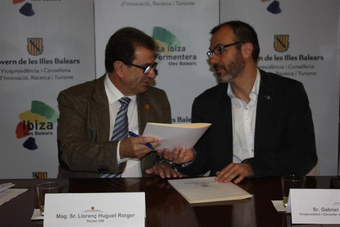 Firma de convenio 'smartUIB'