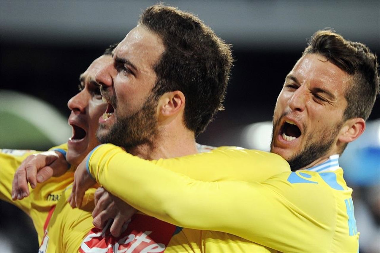 Higuaín y Callejón con el Nápoles