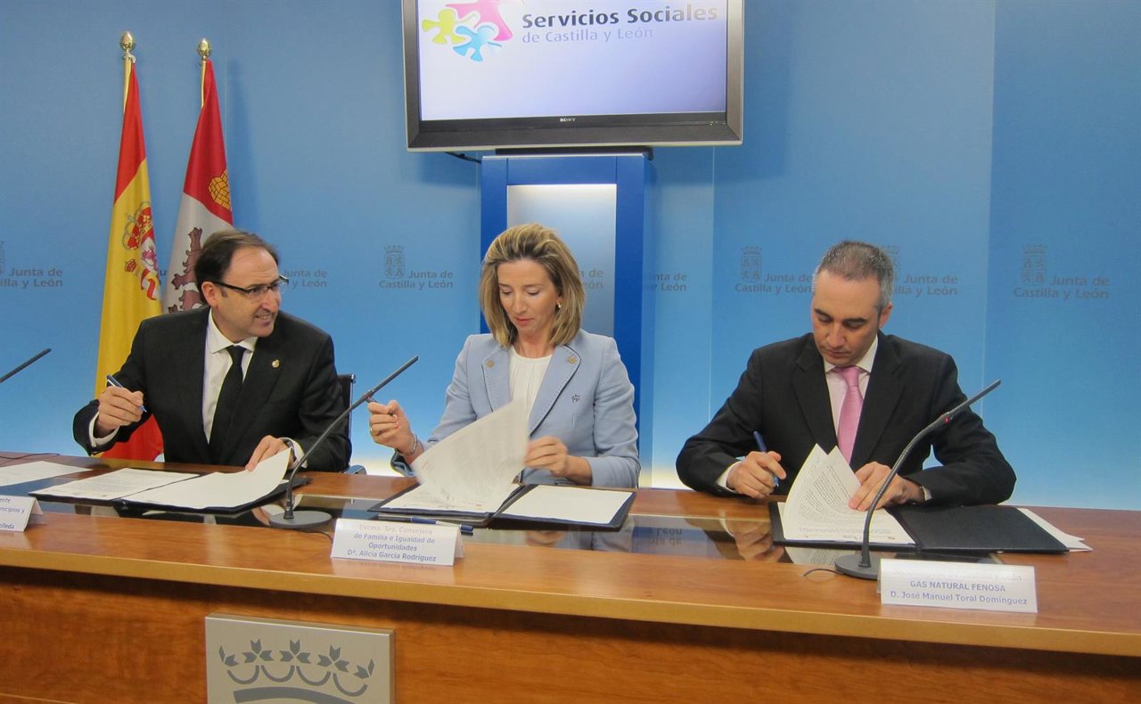 Alfonso Polanco (izq), Alicia García y José Manuel Toral