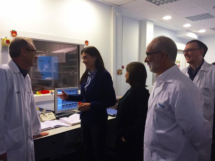 Montón visita el servicio de resonancias del Peset