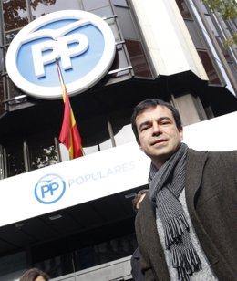 Andrés Herzog en el Tour de la corrupción en la sede del PP