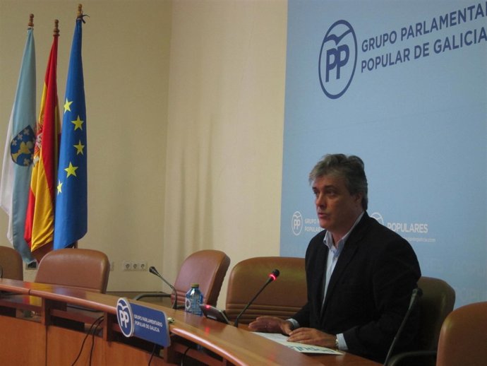 Pedro Puy (PPdeG) en una rueda de prensa en la Cámara
