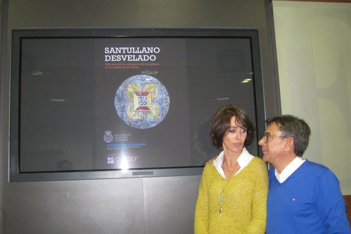 El concejal y la comisaria, durante la presentación de la muestra
