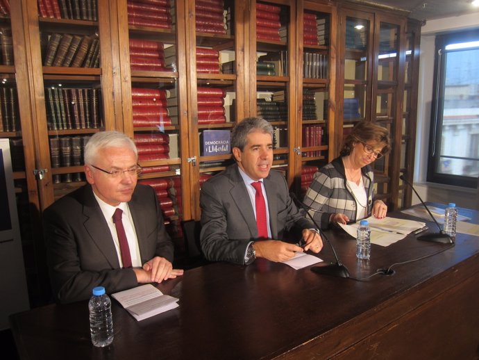 El conseller F.Mascarell, F.Homs (DL) y la consellera I.Rigau