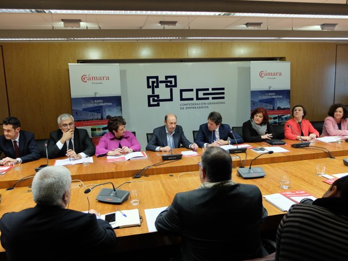 Rubalcaba con empresarios en Granada