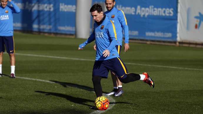 Leo Messi entrenando con el Barcelona