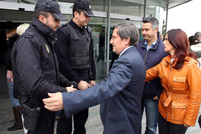 Presidente de Diputación trasmitiendo su pésame y respecto a los agentes.