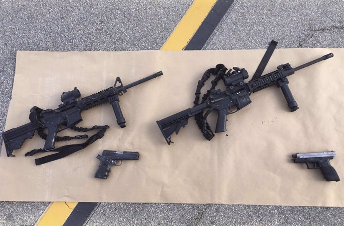 Montaje de las armas incautadas en la casa de los atacantes en San Bernardino