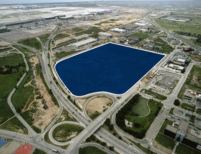 Parcela en El Prat sobre la que se construirá el centro logístico de Amazon