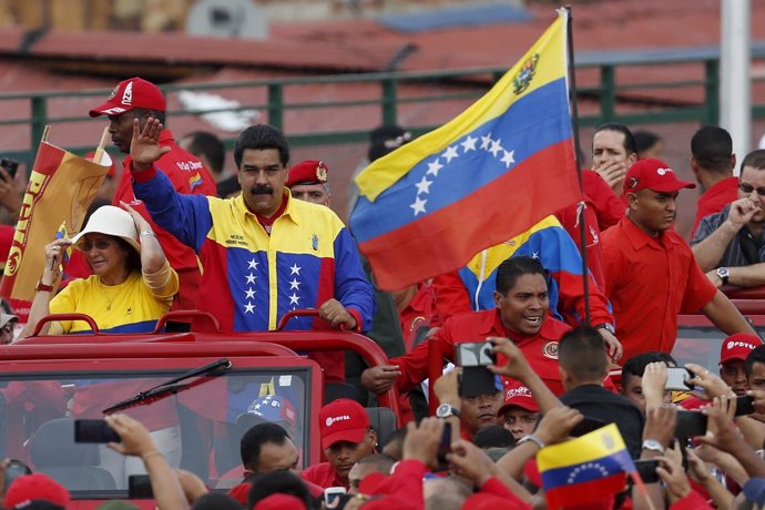 Nicolas Maduro junto a partidarios ante elecciones Venezuela