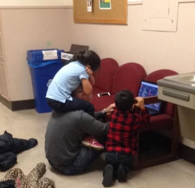 Profesor Daniel Krebs cuidado de los hijos de una alumna