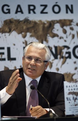 Baltasar Garzón presenta El fango, sobre 40 años de corrupción